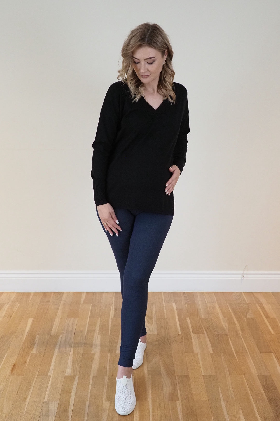 Alice V-Neck Jumper Black – Mamatoto